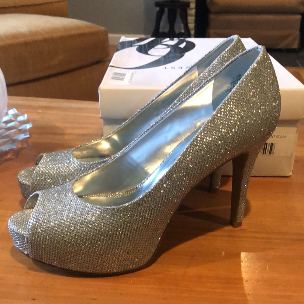 Sparkly Silver Nine West Peep Toe Heels - Picture 2 of 3